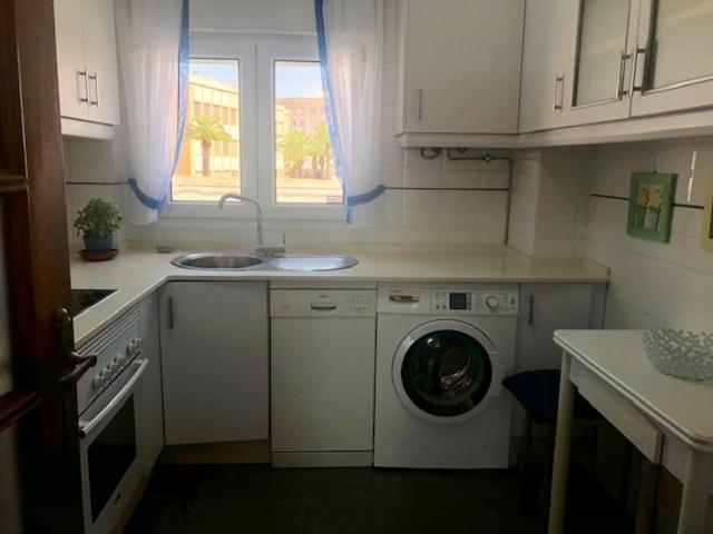 Gatu Premium Villa Isabel Terraza,Parking,1ºlinea Playa,Wifi,Vista Al Mar , Preferente Mayores De 25 Anos Y Familias Cadiz Bagian luar foto