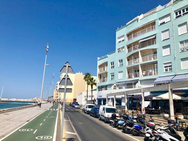 Gatu Premium Villa Isabel Terraza,Parking,1ºlinea Playa,Wifi,Vista Al Mar , Preferente Mayores De 25 Anos Y Familias Cadiz Bagian luar foto