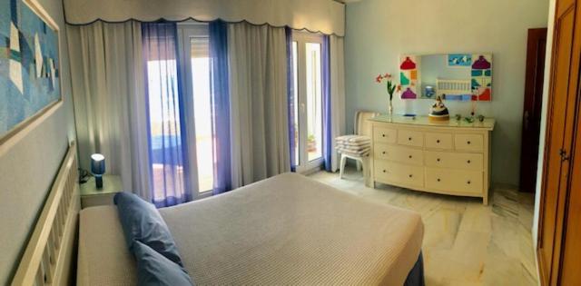 Gatu Premium Villa Isabel Terraza,Parking,1ºlinea Playa,Wifi,Vista Al Mar , Preferente Mayores De 25 Anos Y Familias Cadiz Bagian luar foto